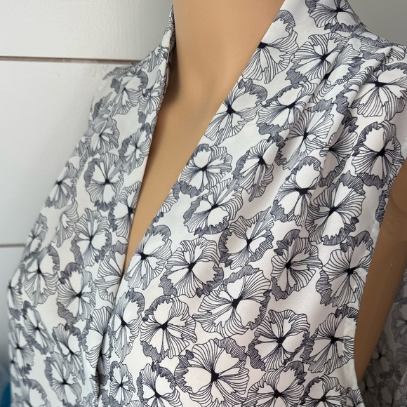 Shelli Segal Floral Black and White Women's Top Sz S - Picture 3 of 12